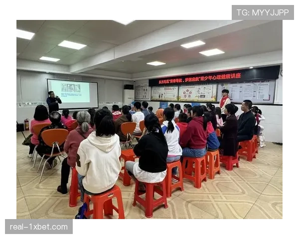 加纳足球明星投身慈善行动走访贫困社区助力青少年足球梦想